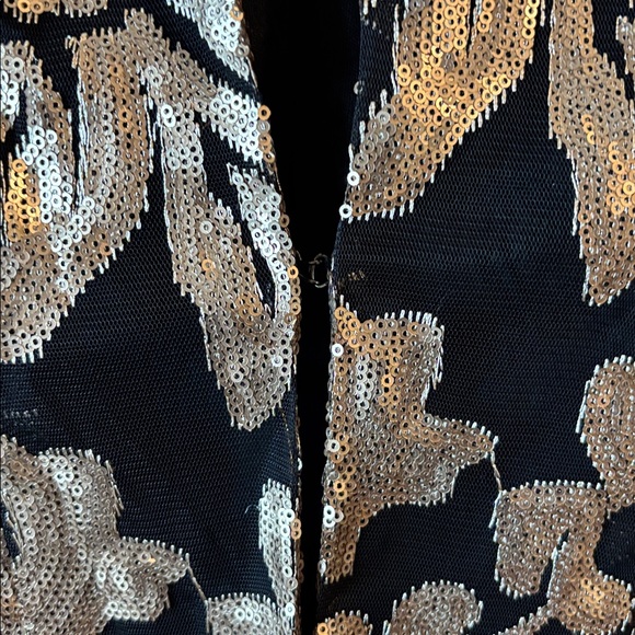 🔵”NWOT” Elegant Black and Gold Patterned Blazer - Picture 3 of 8